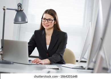 Portrait Pretty Business Woman Workplace Office Stock Photo 1864201648 ...