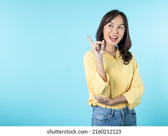 92,332 Asian girl pointing Images, Stock Photos & Vectors | Shutterstock