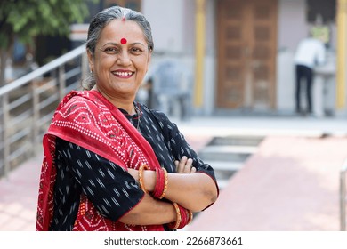 Portrait of rural Indian woman in sari.