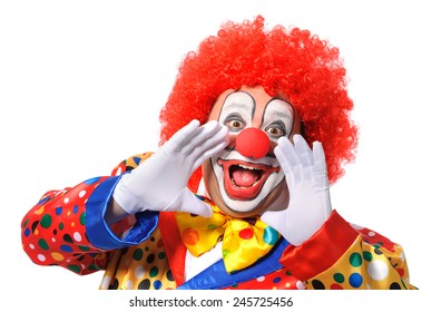 Портрет кричащего клоуна изолированы на белом фоне
