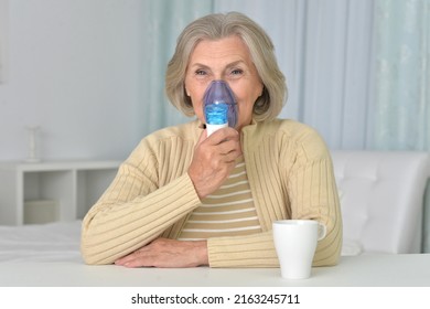 204 Old Lady With Inhaler Images, Stock Photos & Vectors 