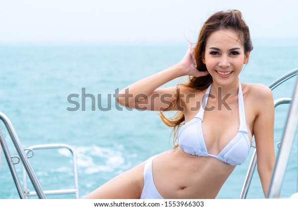 Sexy Asian Girls In Bikinis