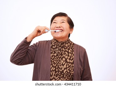 60代 女性 日本人 の写真素材 画像 写真 Shutterstock