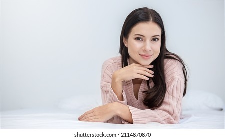 Portrait Smile Happy Beautiful Innocence Caucasian Woman Relax Bedroom Girl Face Winter Cloth Beauty Long Hair Spa Woman Treatment Perfect Clear Cosmetology Skin Hispanic Girl Makeup Hygge Lifestyle