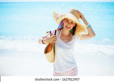 806 Women 40s Sunbathing Stock Photos, Images & Photography 