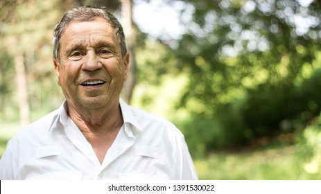 Portrait of a smiling senior man in Nature