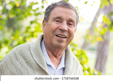 Portrait of a smiling senior man in Nature, looking at camera