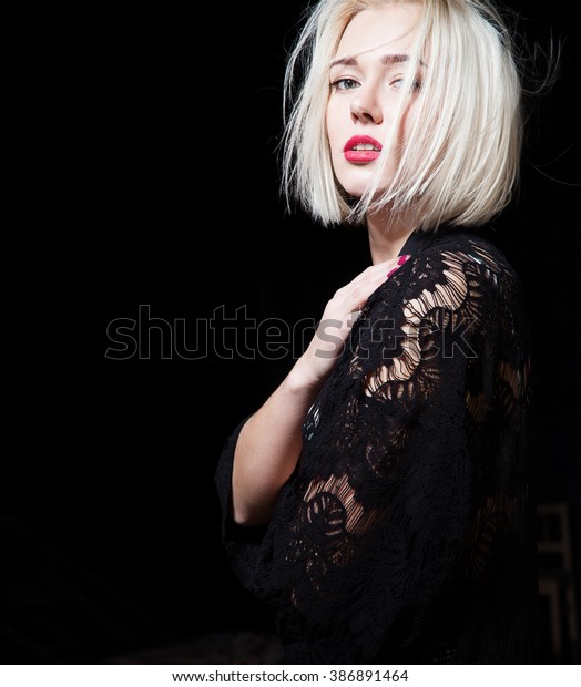 Portrait Stylish Blonde Short Hair Black People Beauty Fashion