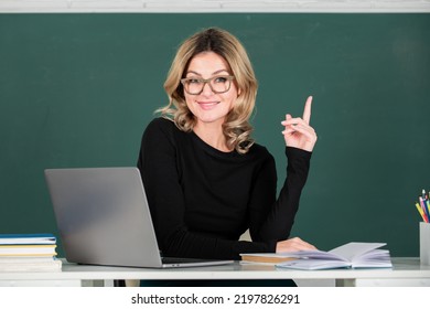 47,121 Female Tutor Images, Stock Photos & Vectors 