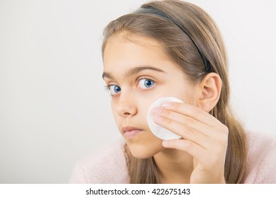 Portrait teen girl cleansing. Beautiful Face. Pure Natural Beauty. Perfect Skin. teenage skin problems, skin cleansing in the morning and evening

