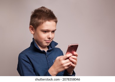 194,374 Boy on phone Images, Stock Photos & Vectors | Shutterstock