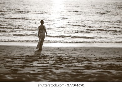 1 Femme noire plage Images, Stock Photos & Vectors | Shutterstock