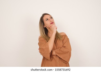 Hand-under-chin Pose Images, Stock Photos & Vectors | Shutterstock