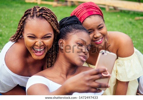 Photo De Stock Portrait De Trois Belles Femmes Afro Américaines 1472497433 Shutterstock 