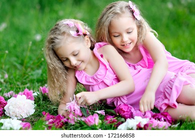 Portrait Two Twins Peonies Stock Photo 172166858 | Shutterstock