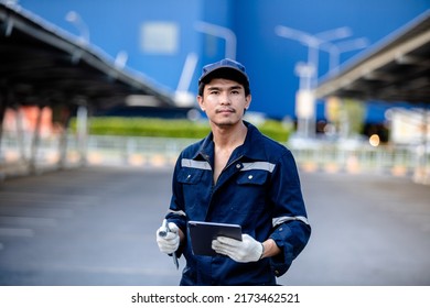 Portrait of view Automotive mechanic repairman looking confident, positive thinking, check the mileage of the car, oil change, auto maintenance, insurance service concept.