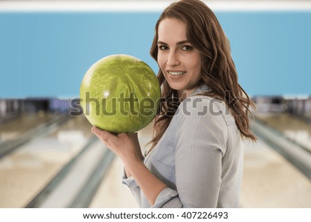 Portrait of woman before pushing a ball