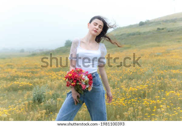 portrait of a woman with flower, portrait of a\
pretty woman in the\
garden