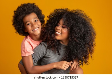 4,596 Mom daughter curly hair Images, Stock Photos & Vectors | Shutterstock