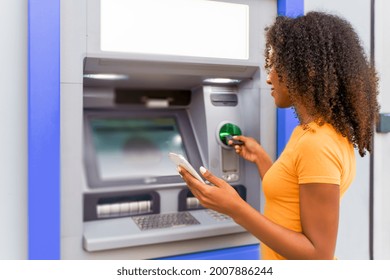 Portrait of young afro woman using credit card