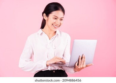 portrait of young asian businesswoman, isolated on pink background