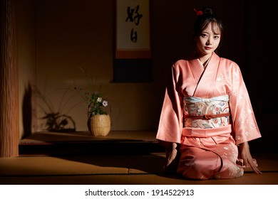 正座 女性 の画像 写真素材 ベクター画像 Shutterstock