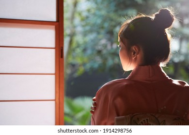 女の子 後ろ姿 の画像 写真素材 ベクター画像 Shutterstock