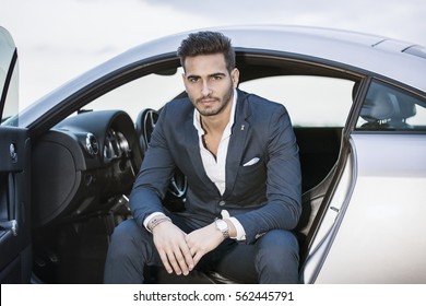 https://image.shutterstock.com/image-photo/portrait-young-attractiave-man-business-260nw-562445791.jpg