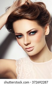 Imagenes Fotos De Stock Y Vectores Sobre Strobing Make Up