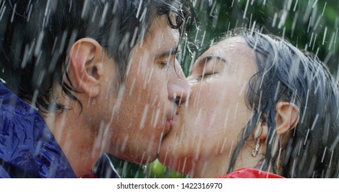 Featured image of post Romantic Lip Kiss Images In Rain / Lip kiss romantic status hot romantic kiss status first kissoru maalai whatsapp status, ghajini song whatsapp status, romantic.