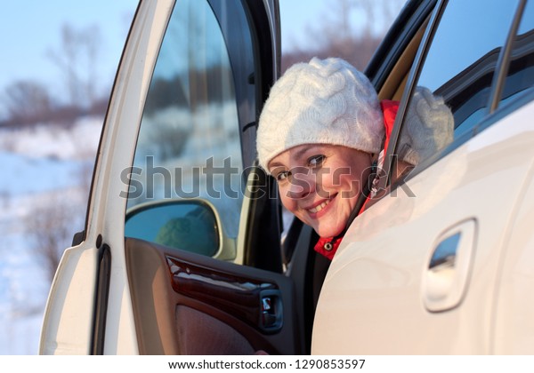 Portrait of\
young happy brunette woman sitting in\
taxi