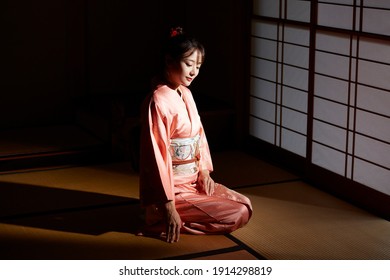 正座 女性 の画像 写真素材 ベクター画像 Shutterstock