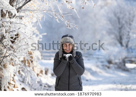 Similar – Foto Bild Ein Mann in winterbekleidung spielt Elefant und formt seine Arme zu einem Rüssel. Winter. Humor