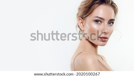 Portrait of a young woman with natural makeup and natural styling.Advertising natural cosmetics.Advertising for a beauty salon.Care cosmetics, face and body skin care. Foto d'archivio © 