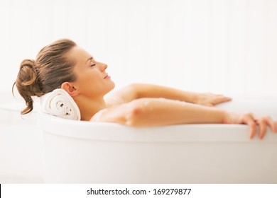 Portrait of young woman relaxing in bathtub