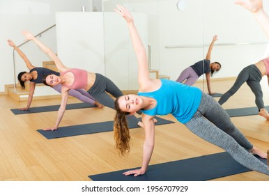 21 Utthita vasisthasana Images, Stock Photos & Vectors | Shutterstock