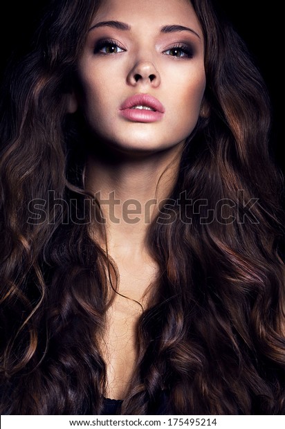 Portraitbeautyfull Lips Brunette Girl Wavy Hairlonghaired People
