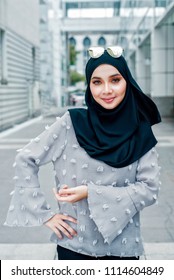 Pretty Malaysian Teacher Looks As Young As Her Students Is Also A Model