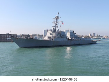 PORTSMOUTH, UK – 10TH OCT 2018: USS Farragut, An Arleigh Burke Class Guided Missile Destroyer, Leaves Harbour To Join The Aircraft Carrier USS Harry S Truman On NATO Exercises