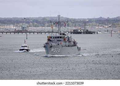 PORTSMOUTH, UK – 25TH JUL 2022: Seabirds In The Harbour Seen Ahead Of The Belgian Navy Ship BNS PRIMULA. The Tripartite Class Minehunter Had Made A Courtesy Visit To The Naval Base