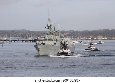 PORTSMOUTH, UK – 25TH OCT 2021: Tugs Escort The Royal Canadian Navy Ship HMCS FREDERICTON As It Sails From The Naval Base After A 4 Day Visit