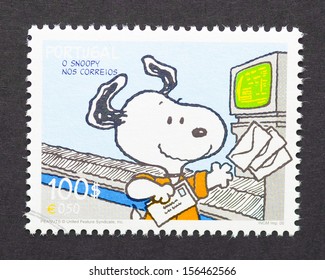 PORTUGAL - CIRCA 2000: A Postage Stamp Printed In Portugal Showing An Image Of Snoopy A Peanuts Cartoon Character, Circa 2000. 