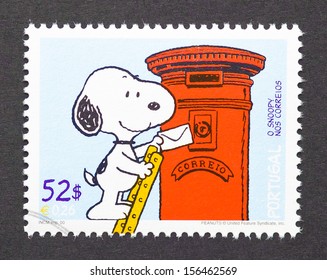 PORTUGAL - CIRCA 2000: A Postage Stamp Printed In Portugal Showing An Image Of Snoopy A Peanuts Cartoon Character, Circa 2000. 