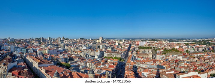 Portugal. The city of Porto. Panorama of the city from the observation deck of the tower of Clerigos (Torre dos Clérigos)