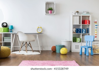 Positive minimalist and colorful room for kids and teenagers