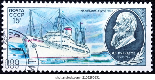 Postage Stamp Printed In The Soviet Union In 1980. Ship, Soviet Research Vessel Academic Kurchatov. Bas-relief Of The Soviet Physicist, Creator Of The Atomic Bomb Igor Kurchatov. Close-up