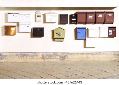 postboxes / mailboxes / letterboxes
