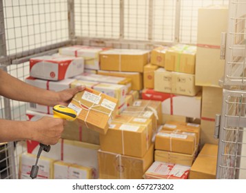 Postman Worker Scanning Package Barcode Scanner Stock Photo 663466918 ...