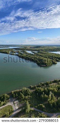 The post-mining landscape south of Leipzig was created through the reclamation of former open-cast lignite mines. Following the cessation of mining operations, large pits were flooded and transformed into a diverse lake landscape. Today, the region is characterized by lakes, forests, meadows, and newly created habitats. Serving purposes of recreation, tourism, and nature conservation, the area is part of the 