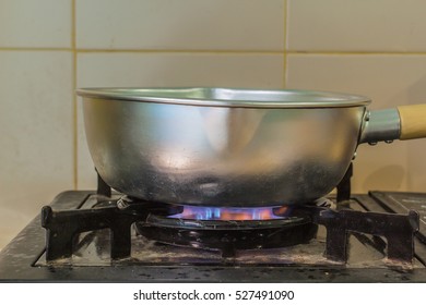 17,593 Pot on gas stove Images, Stock Photos & Vectors | Shutterstock